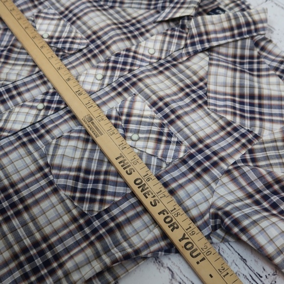Wrangler VTG  Women Button Down Lot of 2 Shirts Pearl Snap Short Sleeve Plaid M - Picture 11 of 16